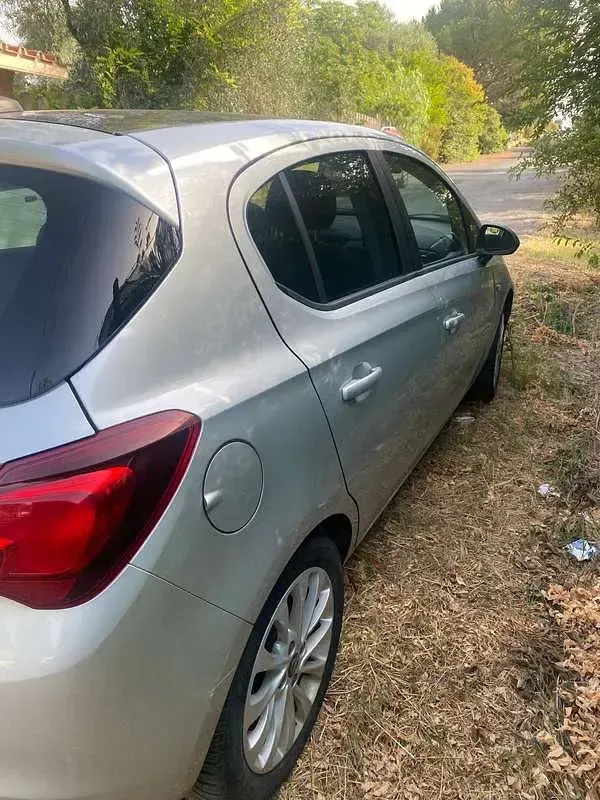 Usata Opel Corsa Edition 90 CV (66 kW) 2018 Argento Utilitaria