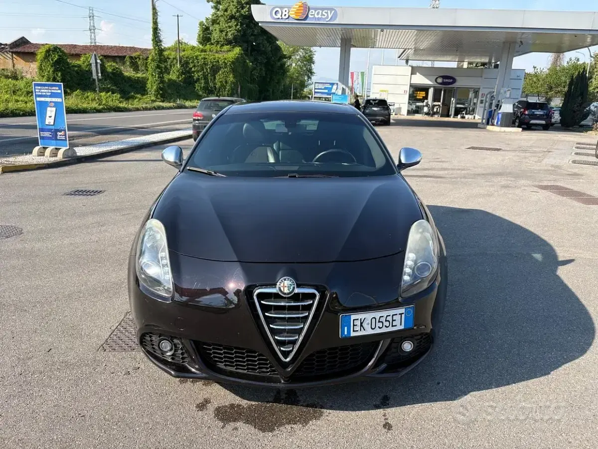 Usata Alfa Romeo Giulietta Progression 170 CV (125 kW) 2011 Marrone Utilitaria