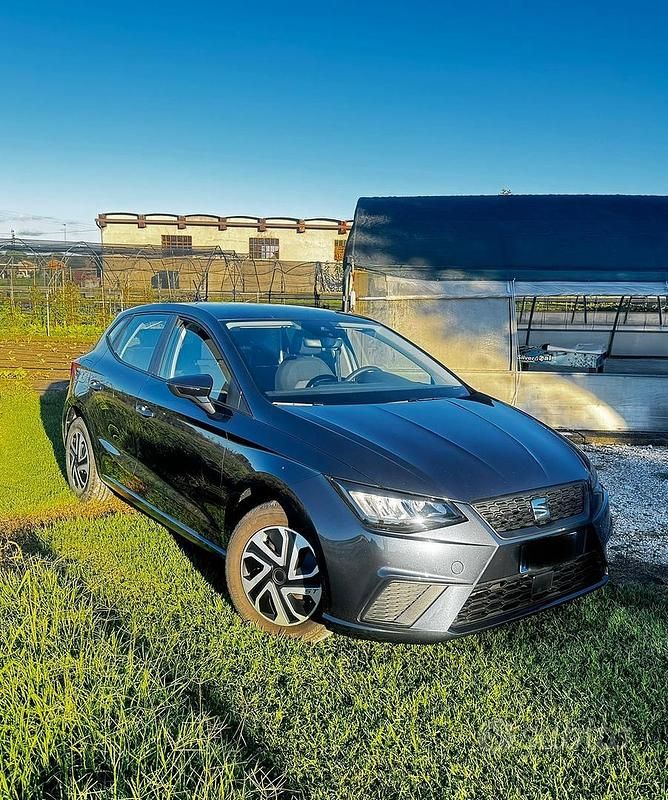 Usata Seat Ibiza Reference 90 CV (66 kW) 2023 Grigio Utilitaria
