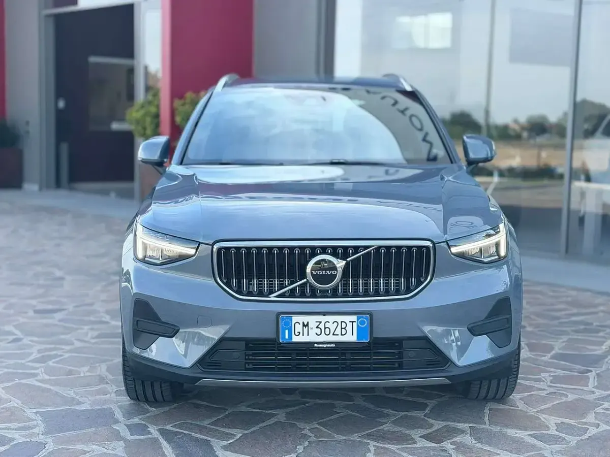Usata Volvo XC40 129 CV (94 kW) 2023 Grigio SUV
