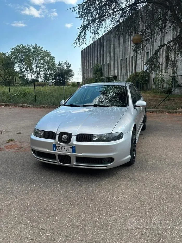 Usata Seat Leon 150 CV (110 kW) 2003 Grigio Utilitaria