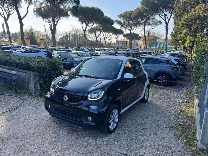 Begagnad Smart ForFour 71 HK (52 kW) 2019 Svart Halvkombi