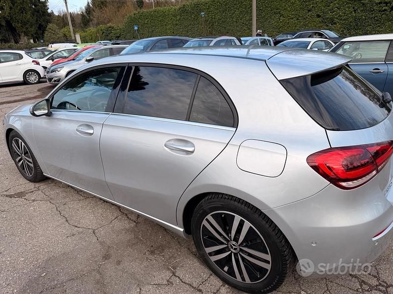 Occasion Mercedes A180 Business 116 ch (85 kW) 2019 Gris Berline