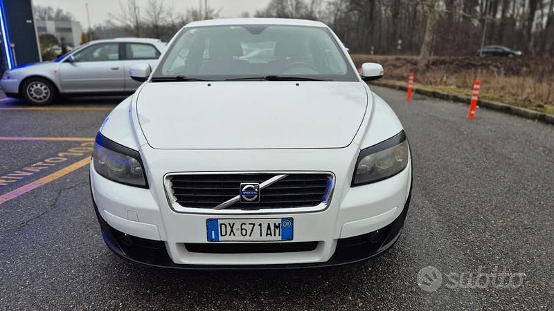 Usata Volvo C30 109 CV (80 kW) 2009 Bianco Utilitaria