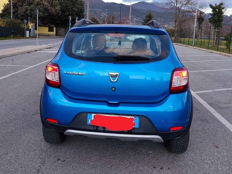 Usata Dacia Sandero Prestige 90 CV (66 kW) 2016 Blu/azzurro SUV