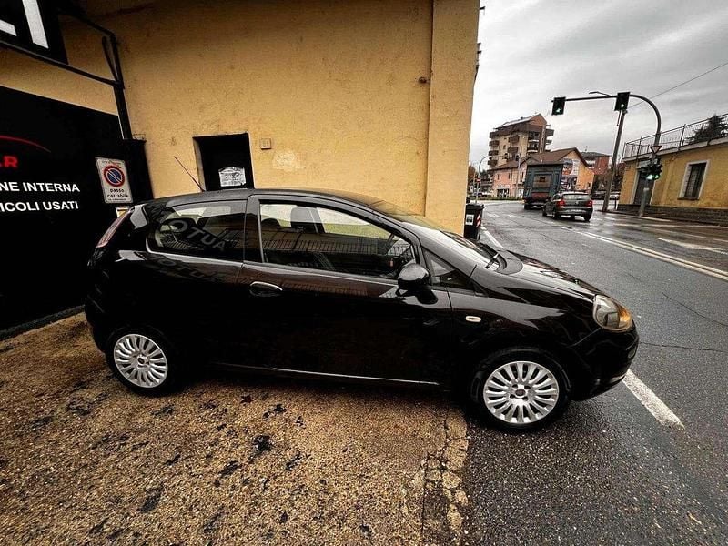 Usata Fiat Punto Easy 69 CV (50 kW) 2012 Nero Utilitaria