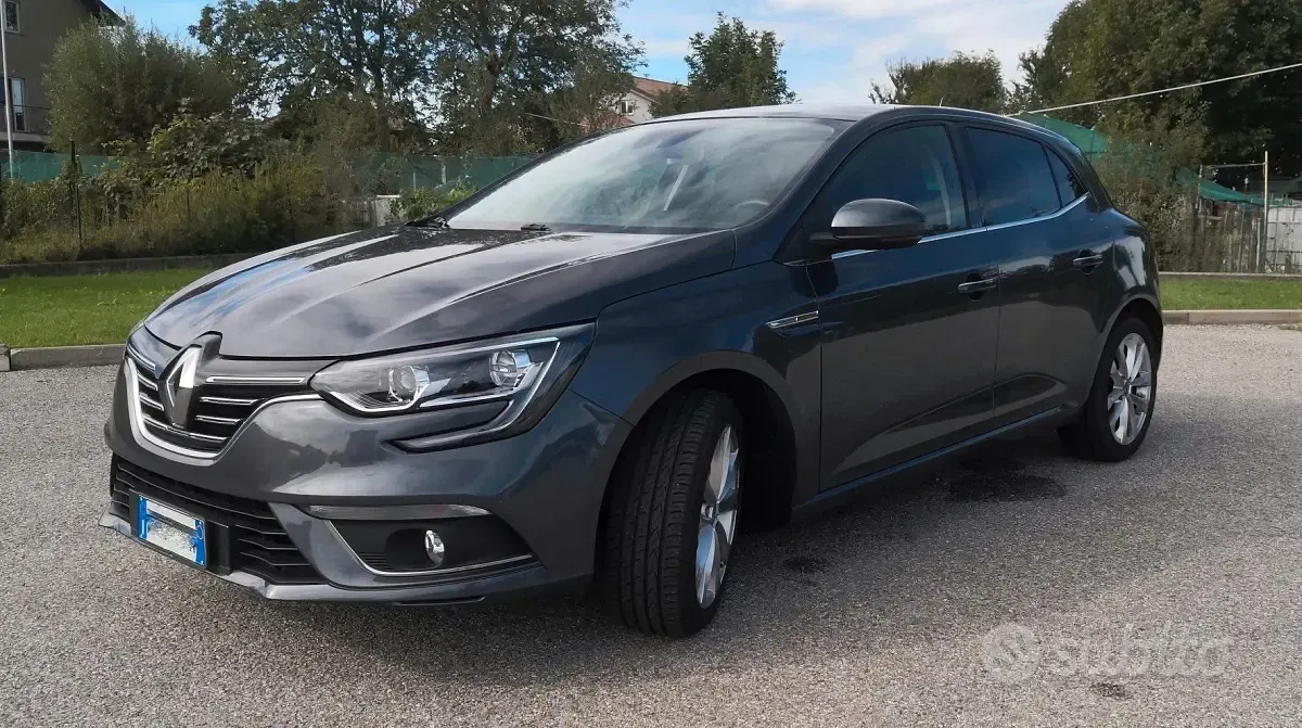 Usata Renault Mégane IV 110 CV (80 kW) 2016 Grigio Berlina