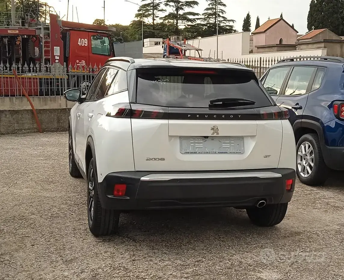 Usata Peugeot 2008 GT 110 CV (80 kW) 2021 Bianco SUV
