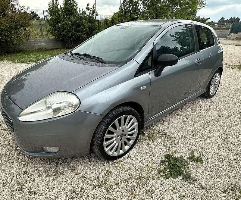 Usata Fiat Grande Punto Sport 95 CV (69 kW) 2007 Grigio Utilitaria