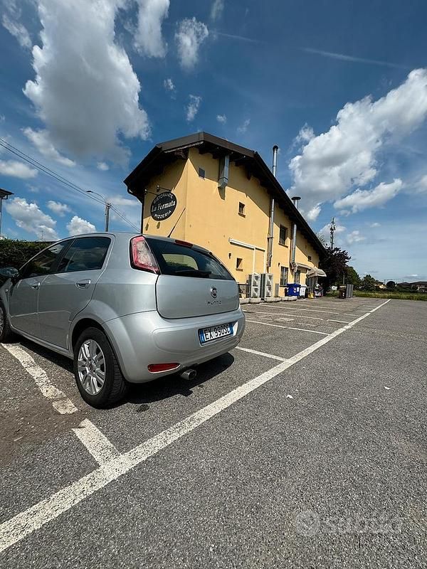 Usata Fiat Punto Lounge 69 CV (50 kW) 2014 Grigio Utilitaria
