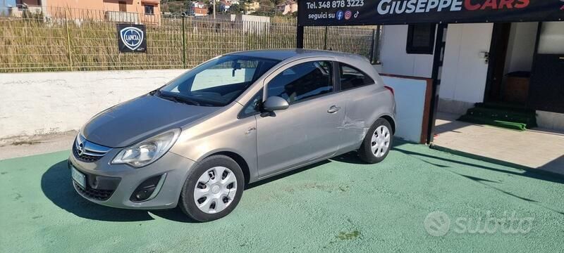 Usata Opel Corsa 69 CV (50 kW) 2011 Marrone Berlina