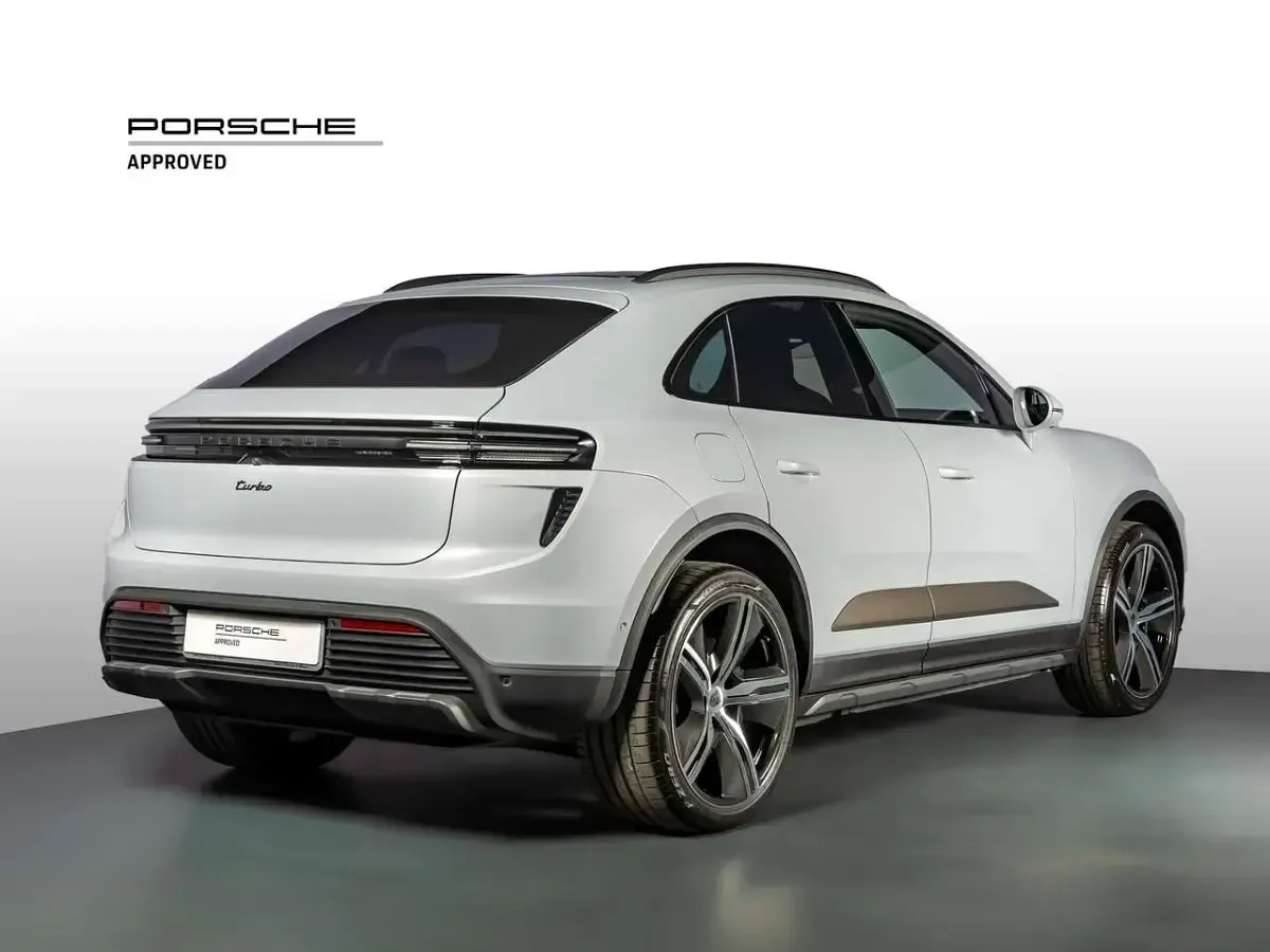 Usata Porsche Macan Turbo 469 kW (639 CV) 2024 Grigio ghiaccio metallizzato SUV
