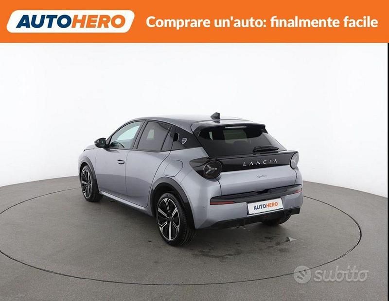 Nuova Lancia Ypsilon 101 CV (74 kW) 2025 Grigio Utilitaria