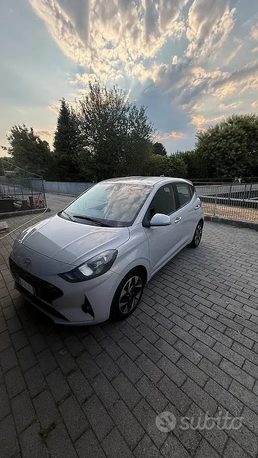 Usata Hyundai i10 67 CV (49 kW) 2023 Grigio Utilitaria