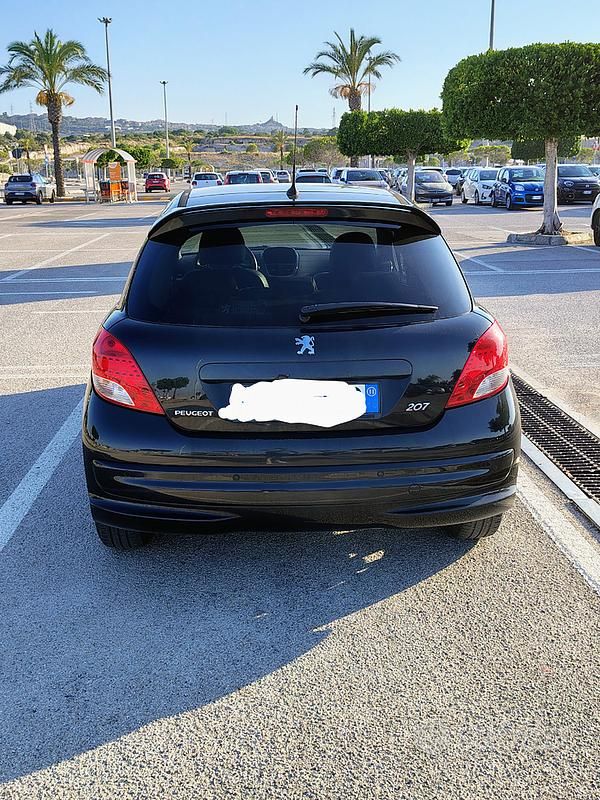 Usata Peugeot 207 Allure 68 CV (50 kW) 2011 Nero Berlina
