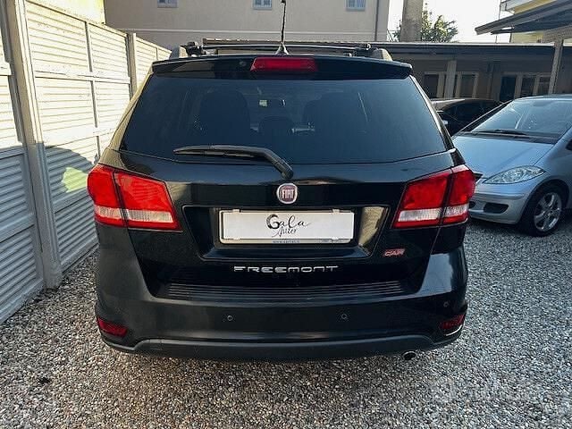Usata Fiat Freemont Urban 170 CV (125 kW) 2013 Nero SUV