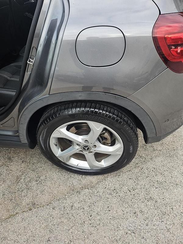 Usata Mercedes GLA200 Premium 136 CV (100 kW) 2019 Grigio SUV