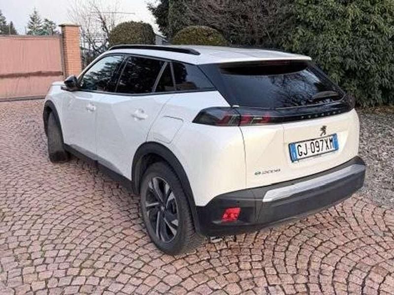 Usata Peugeot e-2008 Allure 100 kW (136 CV) 2022 Bianco SUV