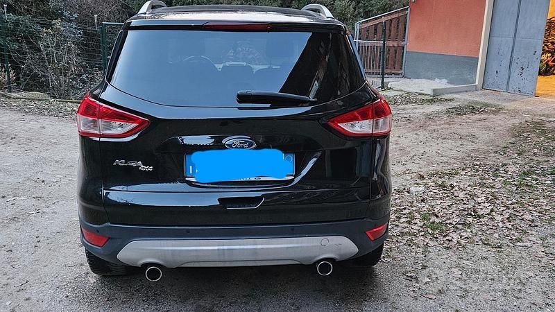 Usata Ford Kuga 150 CV (110 kW) 2016 Nero SUV