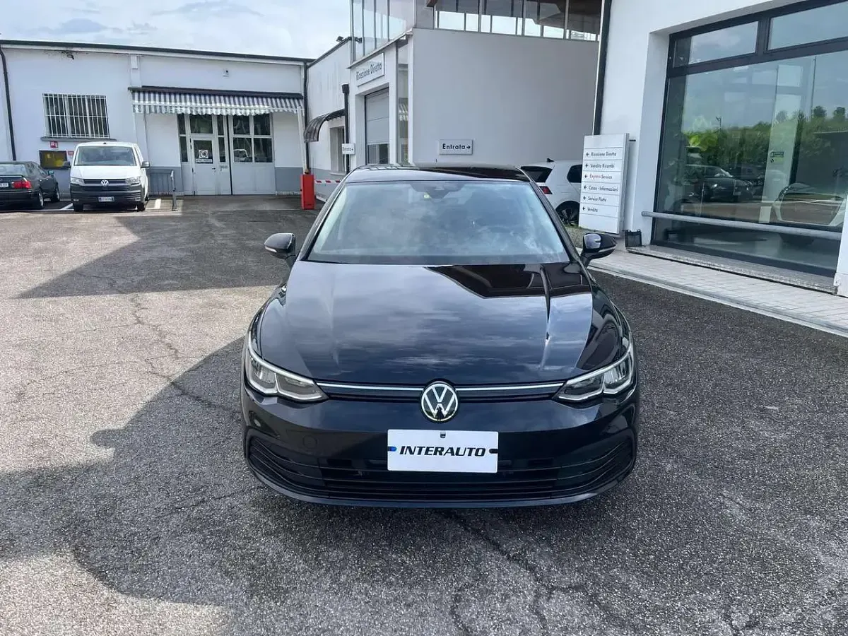 Usata VW Golf VIII Life 110 CV (80 kW) 2022 Deep black perlato Berlina