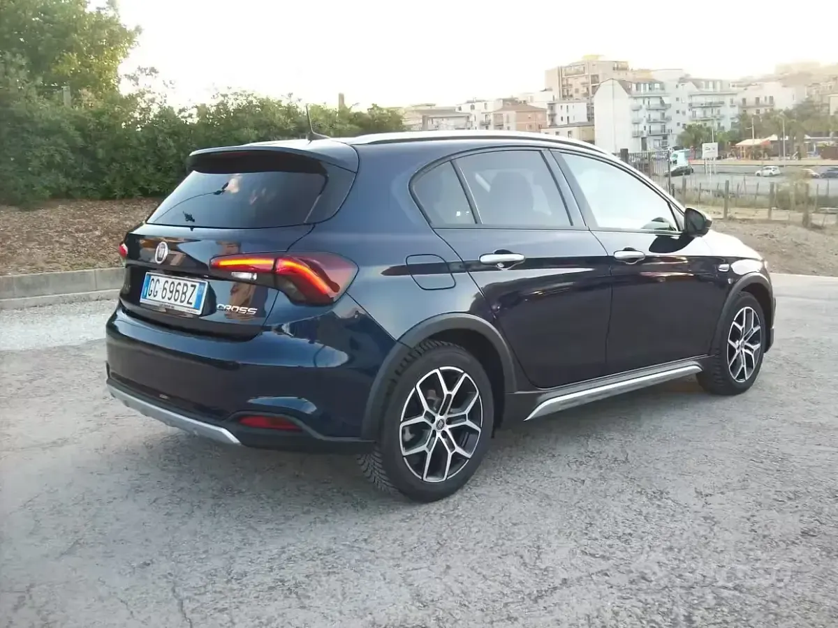 Usata Fiat Tipo Cross 131 CV (96 kW) 2022 Blu Berlina