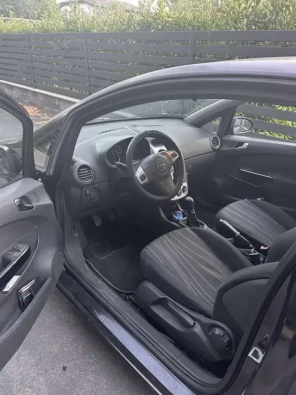Usata Opel Corsa Enjoy 80 CV (58 kW) 2009 Utilitaria