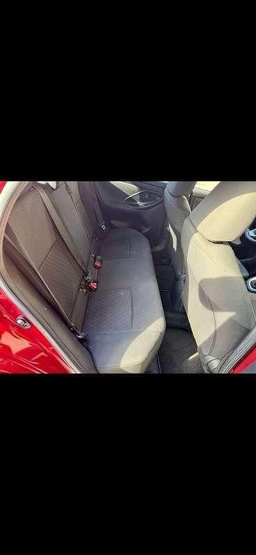 Usata Toyota Yaris 72 CV (52 kW) 2021 Rosso Utilitaria