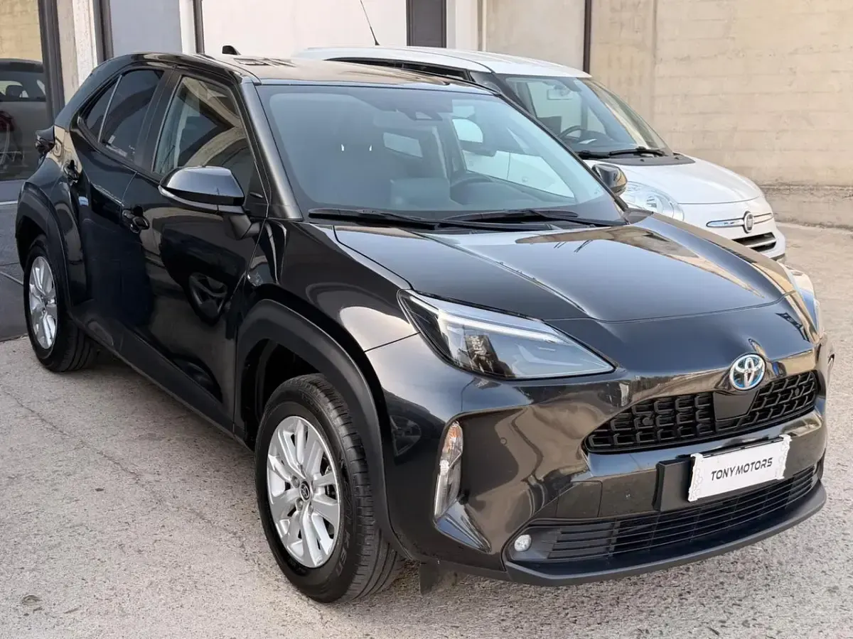 Usata Toyota Yaris Hybrid Business Edition 92 CV (67 kW) 2023 Nero Station wagon