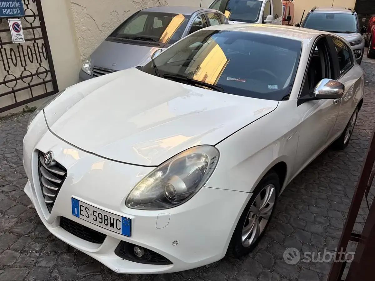 Usata Alfa Romeo Giulietta Exclusive 150 CV (110 kW) 2014 Bianco Utilitaria