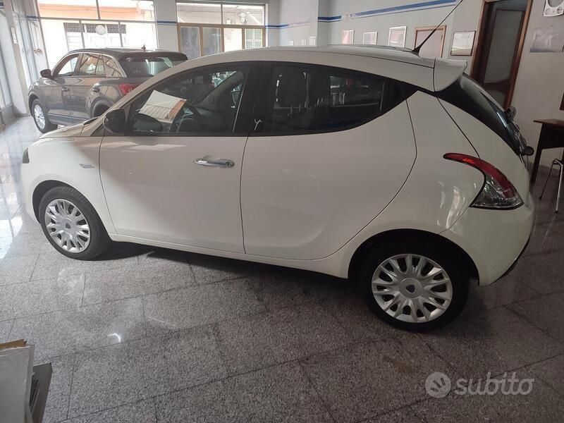 Usata Lancia Ypsilon Silver 95 CV (69 kW) 2013 Bianco Utilitaria