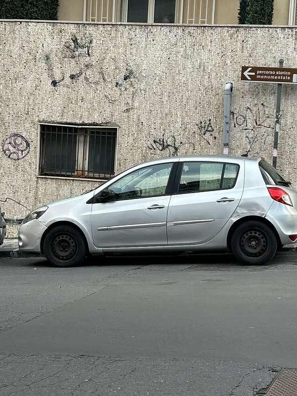 Usata Renault Clio II 68 CV (50 kW) 2010 Berlina