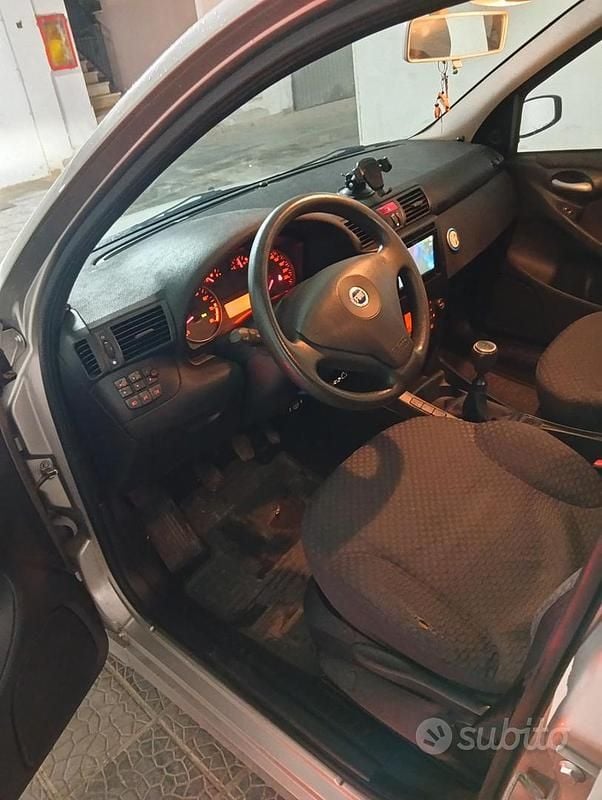 Usata Fiat Stilo 103 CV (75 kW) 2002 Grigio Berlina