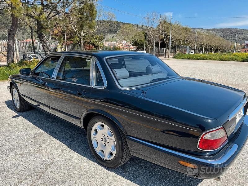 Usata Jaguar XJ 237 CV (174 kW) 2000 Blu Berlina