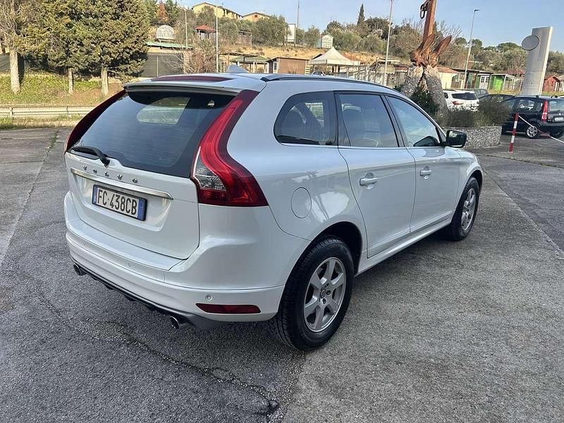 Usata Volvo XC60 R-Design Momentum 149 CV (109 kW) 2016 Bianco SUV