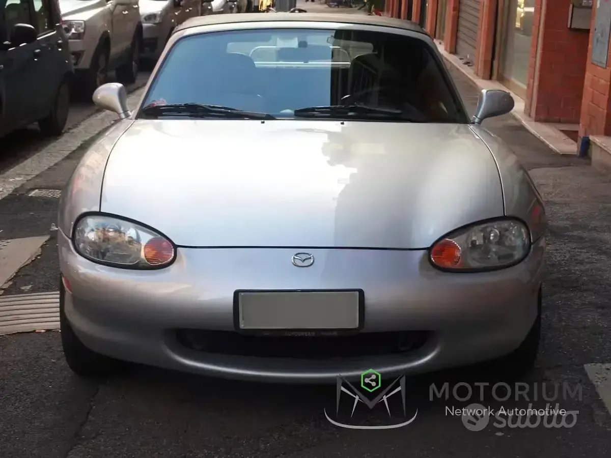 Usata Mazda MX5 110 CV (80 kW) 1999 Grigio Cabrio