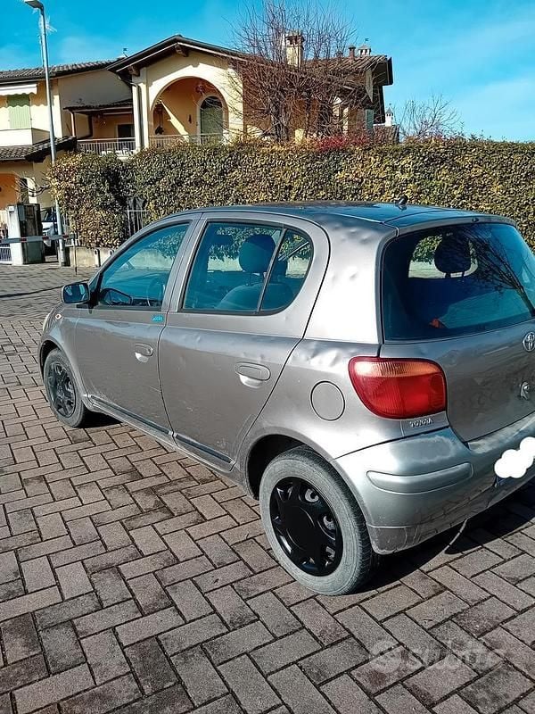 Usata Toyota Yaris 65 CV (47 kW) 2003 Berlina