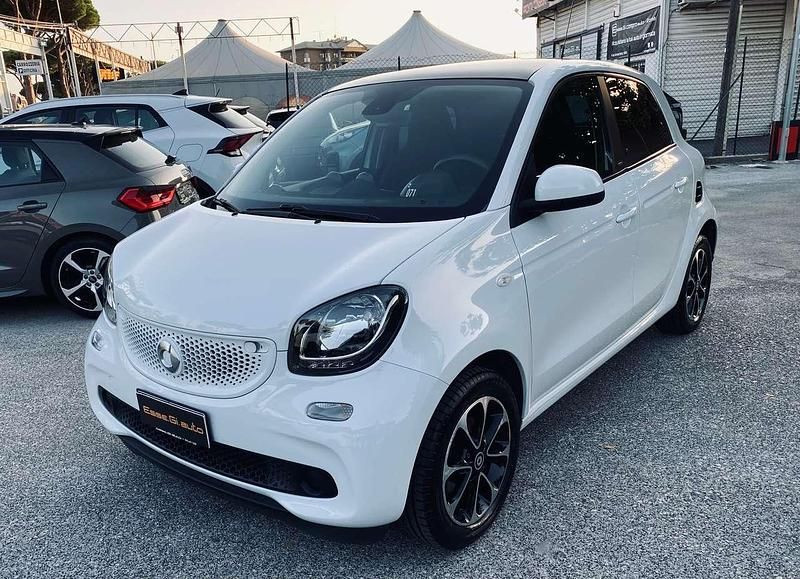 Usata Smart ForFour Passion 71 CV (52 kW) 2016 Tetto panoramico Utilitaria