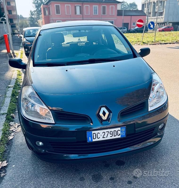 Usata Renault Clio II 2006 Grigio Berlina