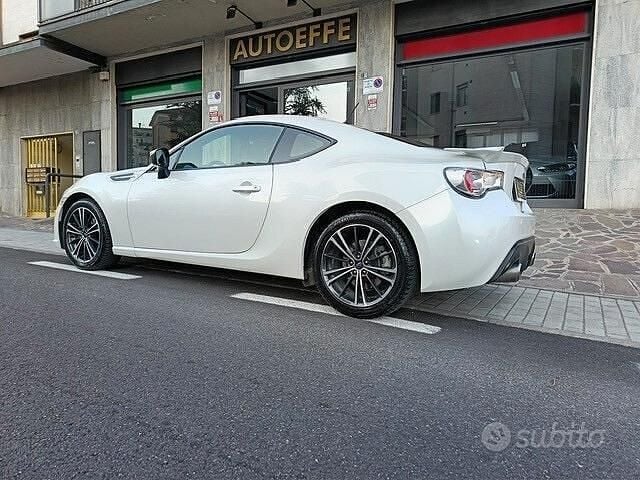 Usata Subaru BRZ 200 CV (147 kW) 2014 Bianco Coupé