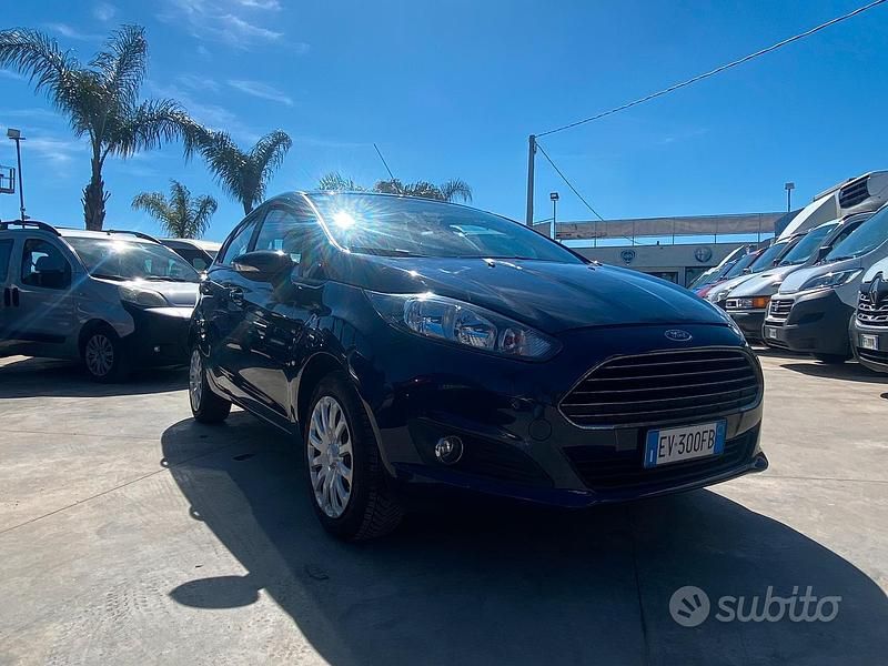 Usata Ford Fiesta Ghia 80 CV (58 kW) 2014 Blu Utilitaria