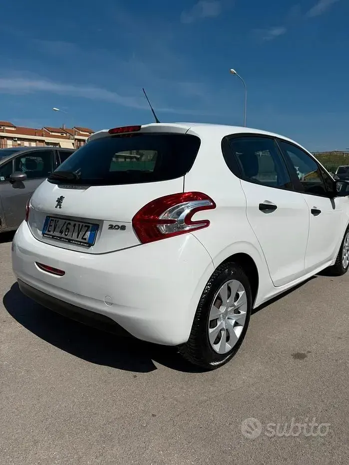 Usata Peugeot 208 Access 68 CV (50 kW) 2014 Bianco Utilitaria