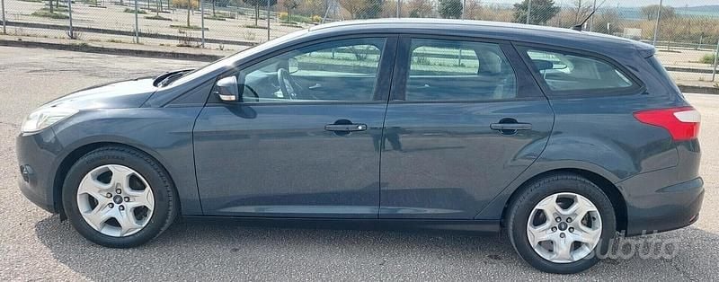 Usata Ford Focus 116 CV (85 kW) 2014 Grigio Station wagon