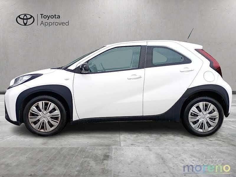 Begagnad Toyota Aygo X Active 72 HK (52 kW) 2023 Vit SUV