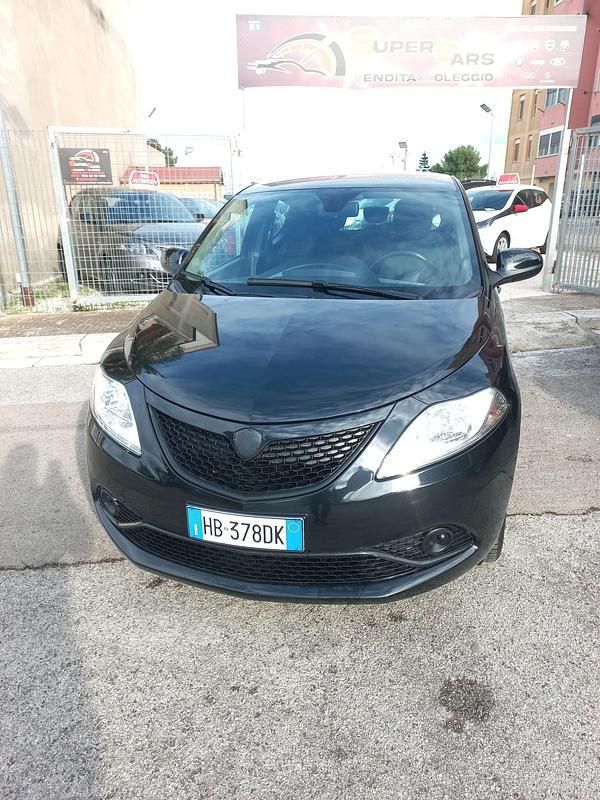 Usata Lancia Ypsilon 52 CV (38 kW) 2019 Nero Utilitaria
