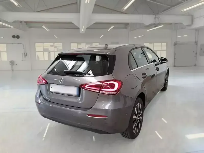 Usata Mercedes A250 Business 160 CV (117 kW) 2021 Grigio Berlina