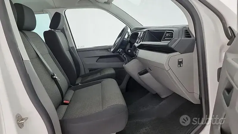 Usata VW Caravelle Trendline 110 CV (80 kW) 2023 Bianco Furgone