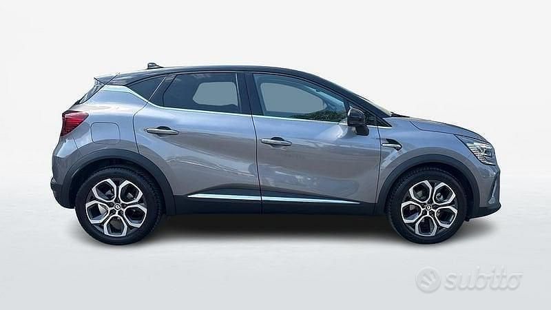 Usata Renault Captur Techno 145 CV (106 kW) 2023 Grigio scuro SUV