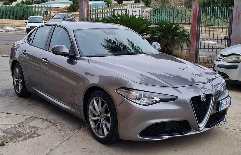 Usata Alfa Romeo Giulia 160 CV (117 kW) 2020 Argento Berlina