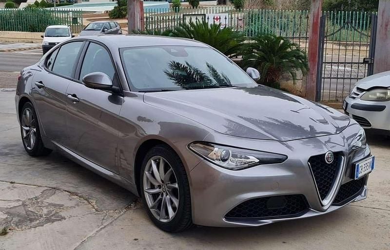 Argento Usata 2020 Alfa Romeo Giulia Tre volumi | 23.000 € (Buon prezzo) - Immagine 1/4