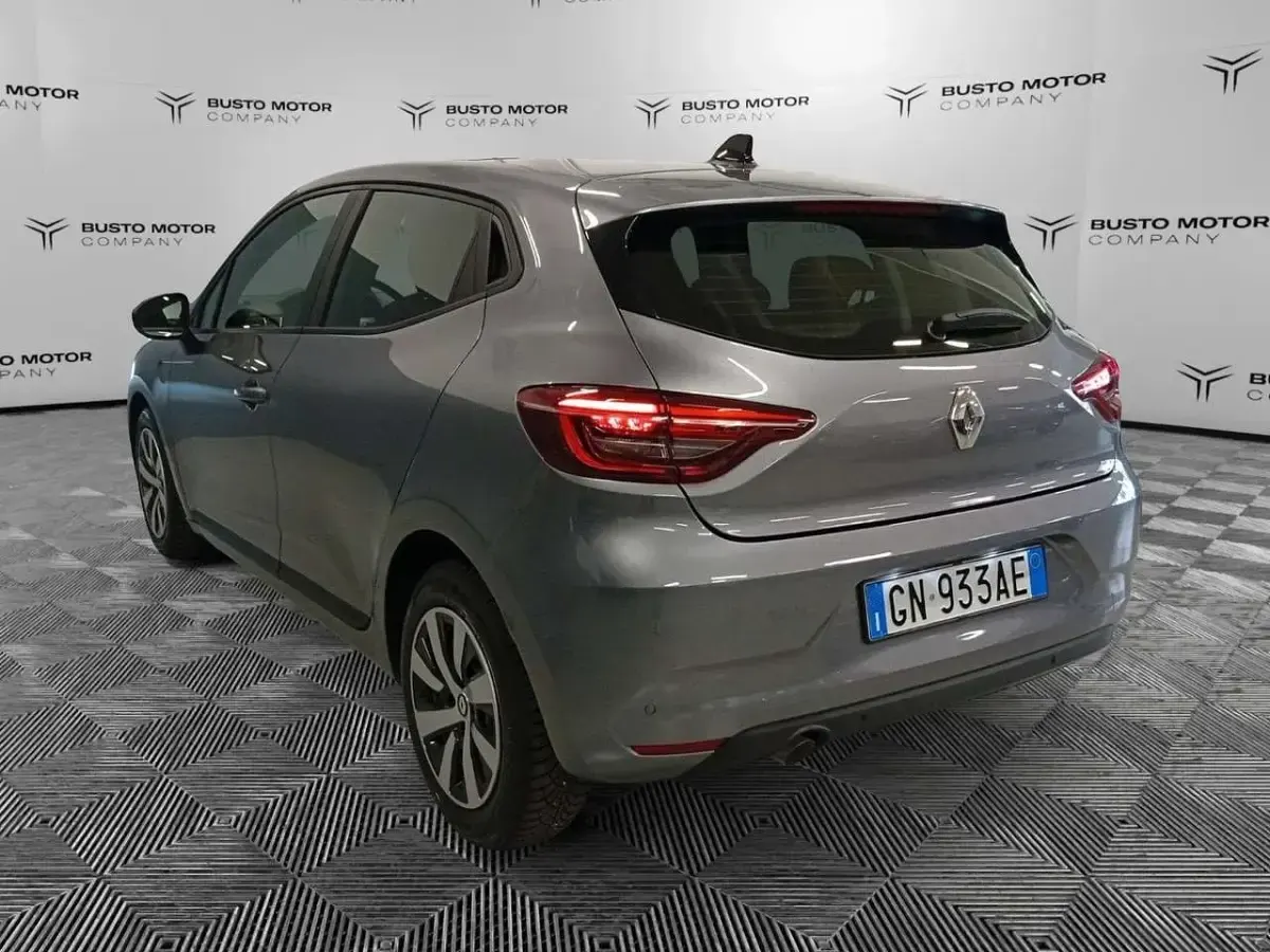Usata Renault Clio V Equilibre 101 CV (74 kW) 2023 Grigio Berlina
